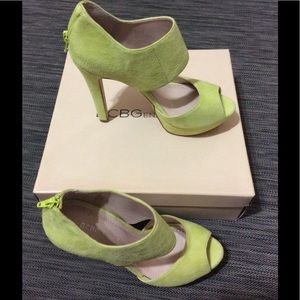 ✅SOLD  BCBG Helara green lime shoes 6