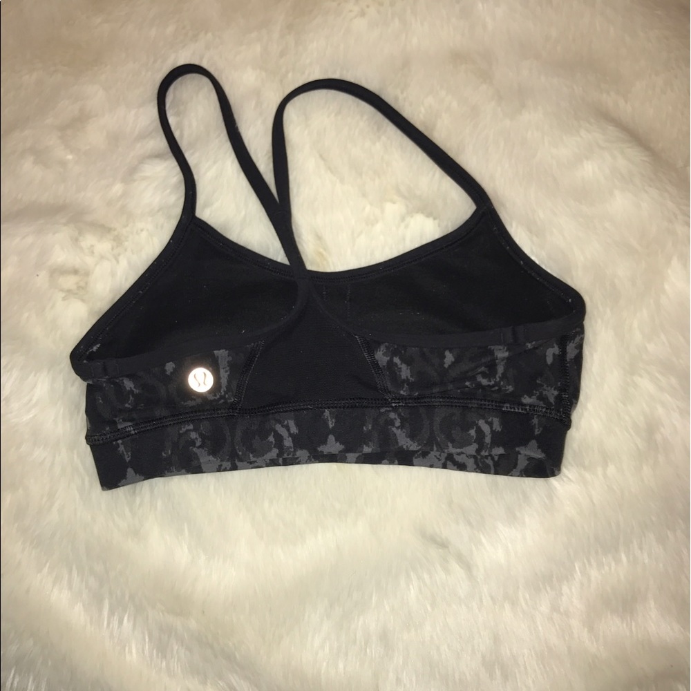 Lululemon size 2 bra, runs larger (fits size 4)