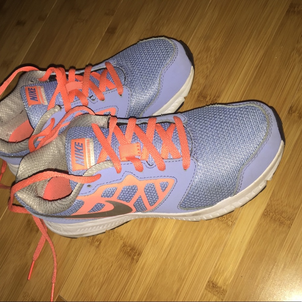 Nike down shifter 6's SIZE 4 in girls!!