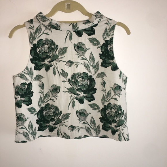 🆕Green floral sleeveless crop top - Picture 2 of 6
