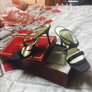 Women's shoes