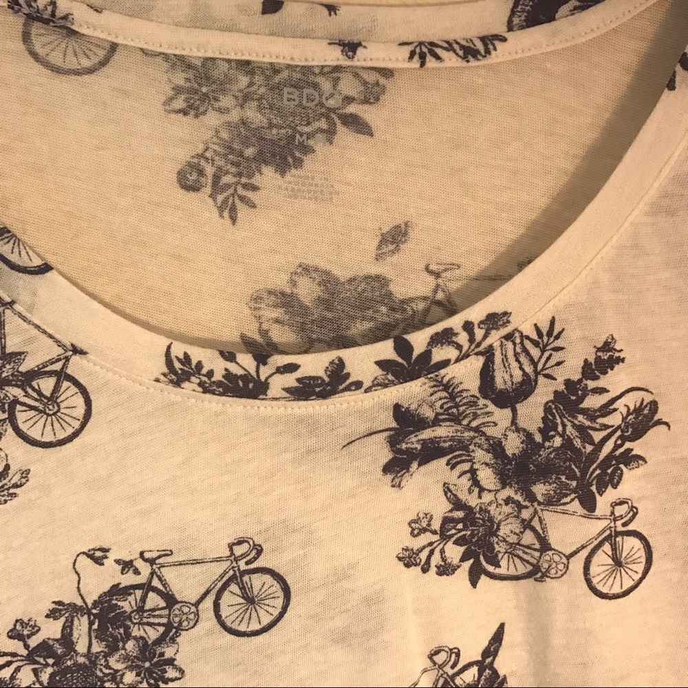 UO patterned tee - Picture 2 of 2