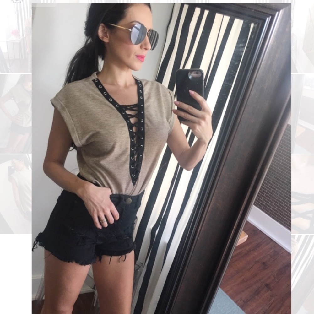 ♦️Sold Out♦️Mocha Lace Up tee