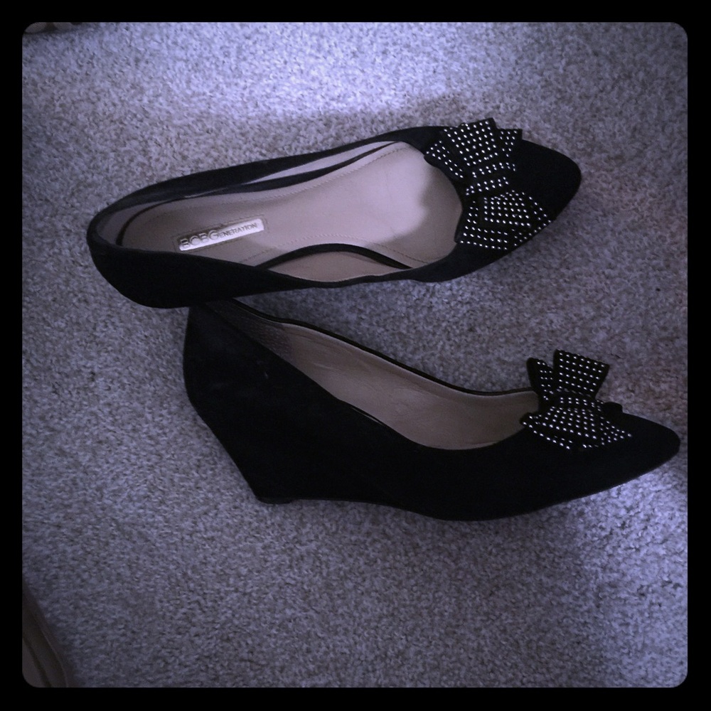 BCBG WEDGE PUMP 9 1/2M