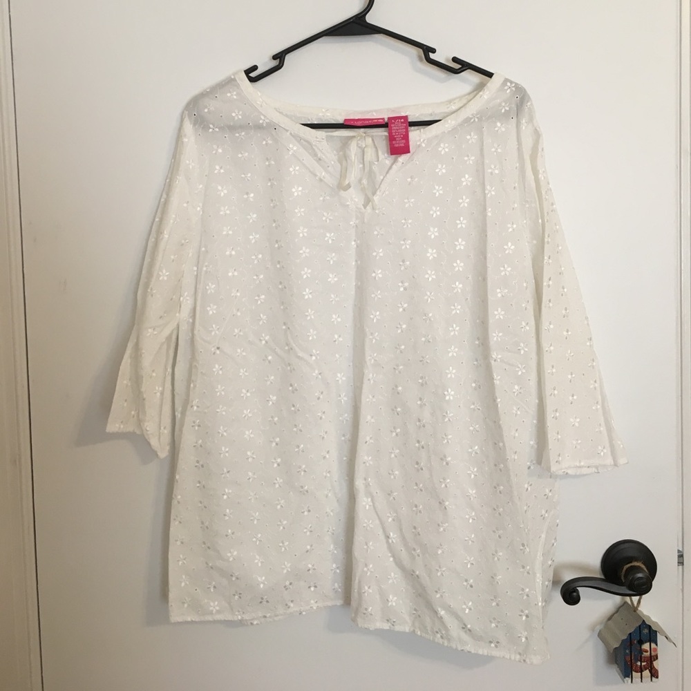 Liz Lange White maternity top