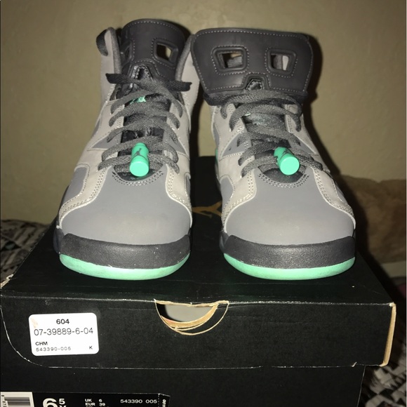 Jordan 6 - Picture 2 of 2