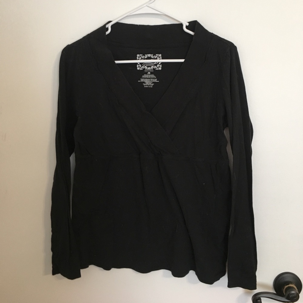 Old Navy v-neck maternity top