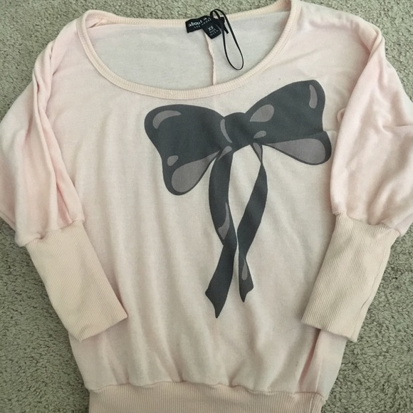 Bow Sweater - Picture 1 of 1