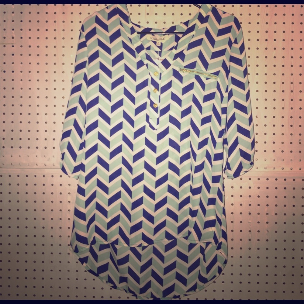 BRAND NEW Chevron shirt 3/4 sleeve w fake buttons
