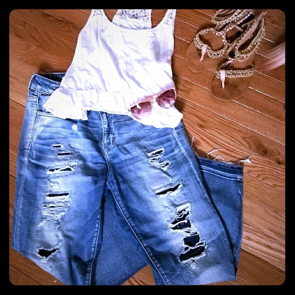 American Eagle cropped distressed jeans