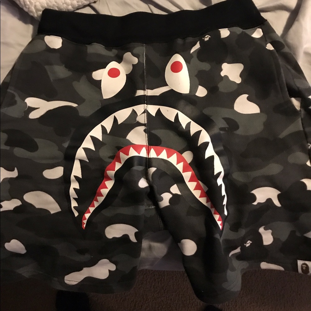 Bathing ape grey glow in the dark shorts