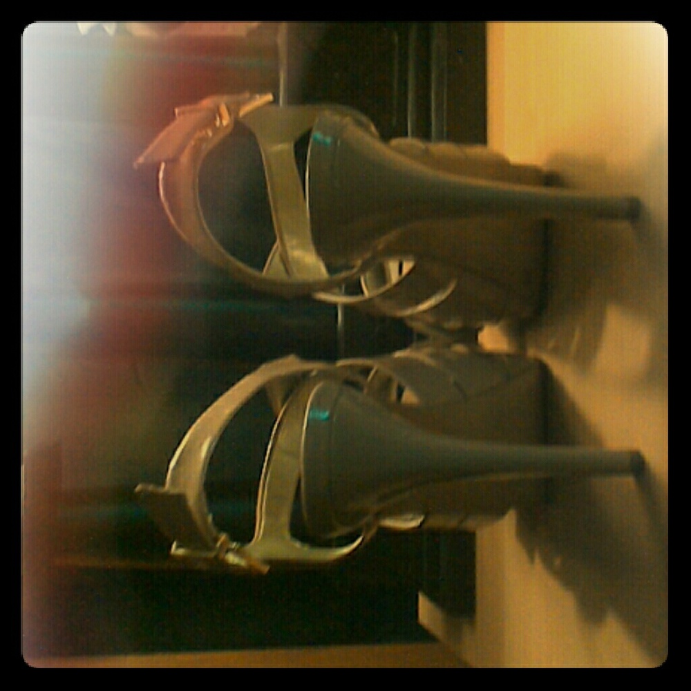High Heels - Picture 3 of 3