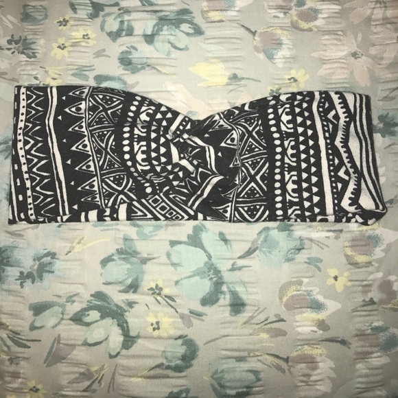 Von Maur Accessories - 🆕Tribal print head wrap