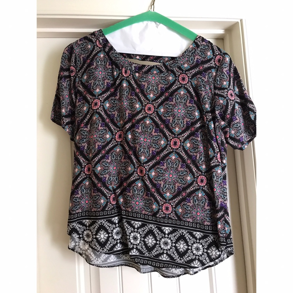 patterned cap sleeve top with key hole back