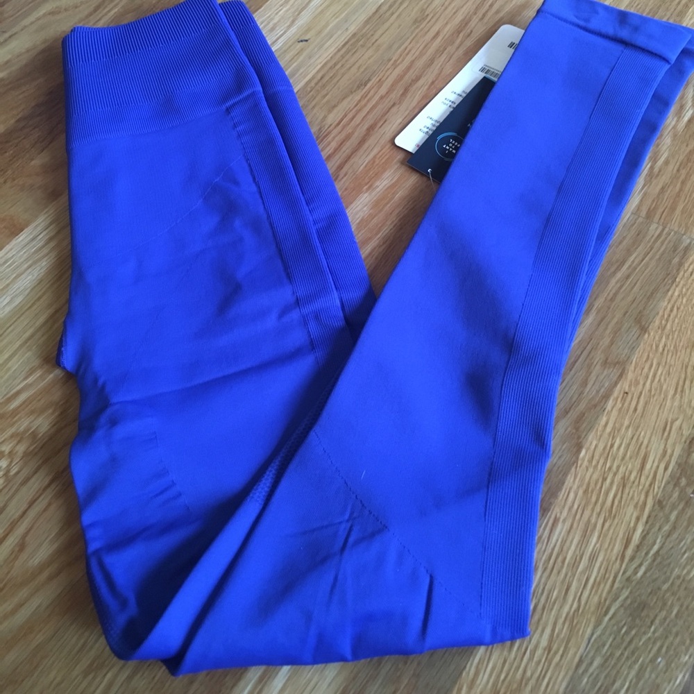 🍋NWT Lululemon🍋 Leggings Zone In Tight 7/8 Pants