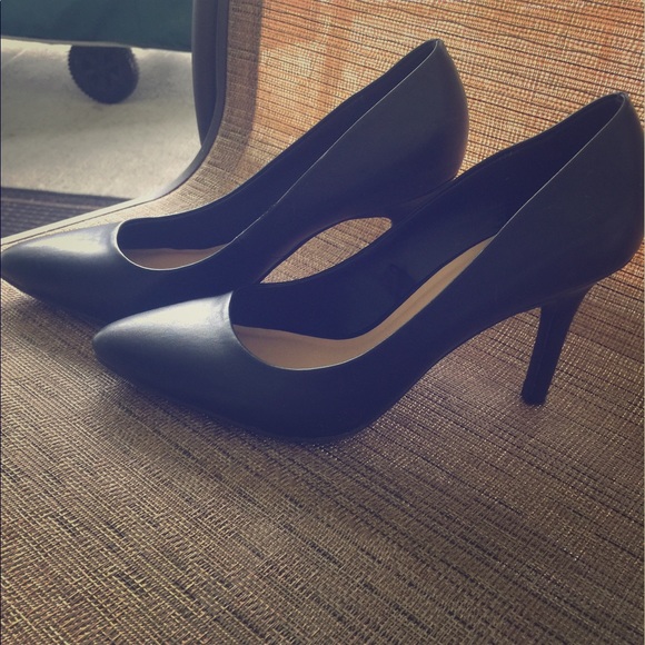 Black high heals Size 7 1/2 - Picture 2 of 4