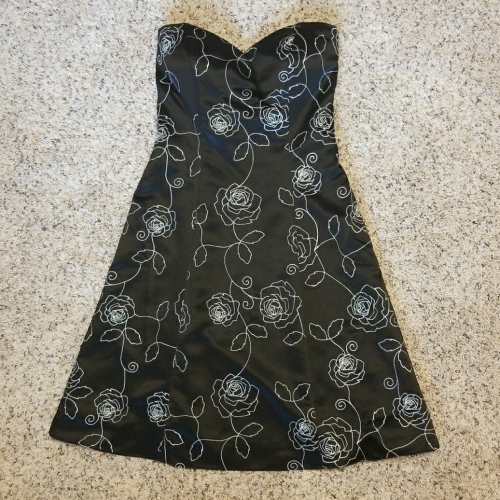 White House Black Market sweetheart dress
