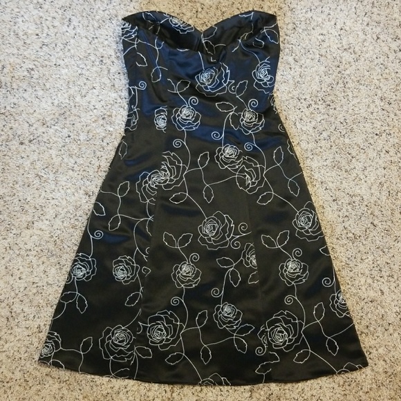 White House Black Market sweetheart dress - Picture 2 of 4