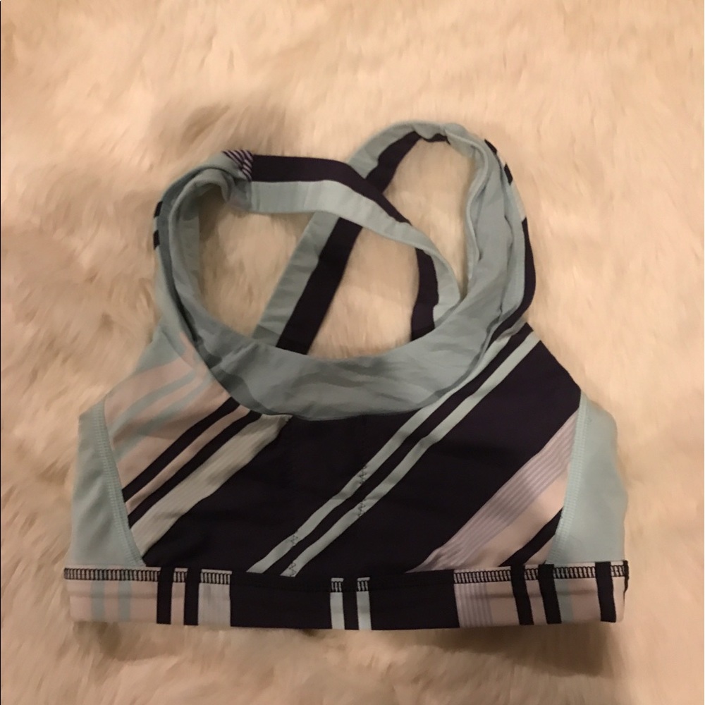 Lululemon size 2/4 sports bra