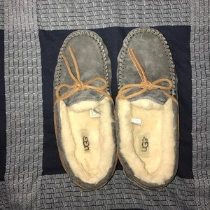 Gray UGG mocassins
