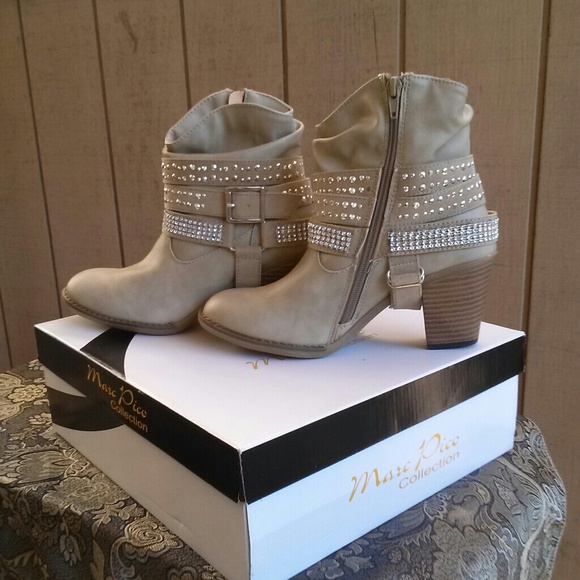 Women's booties. - Picture 2 of 4