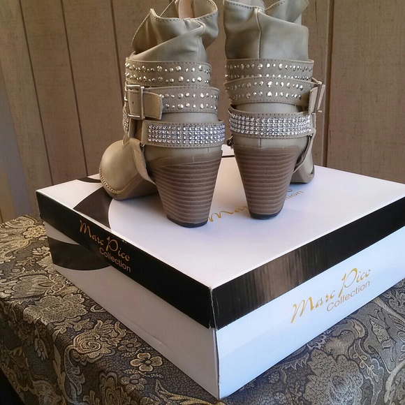 Women's booties. - Picture 3 of 4