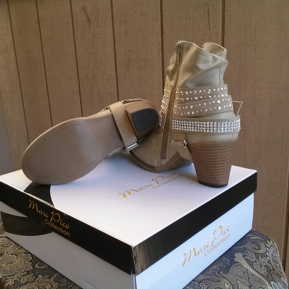 Women's booties. - Picture 4 of 4