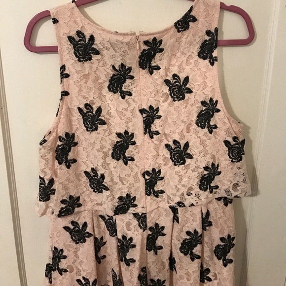 NWT Elle Lace Pop-over Dress - Picture 4 of 5