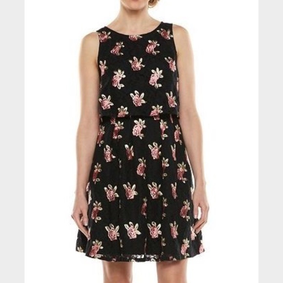 NWT Elle Lace Pop-over Dress - Picture 5 of 5