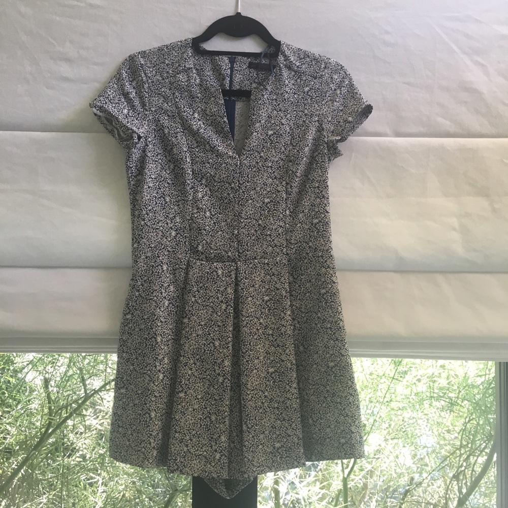 Zara xs floral romper. Short sleeves