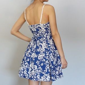 FOREVER 21 BLUE & WHITE FLORAL SUNDRESS - S