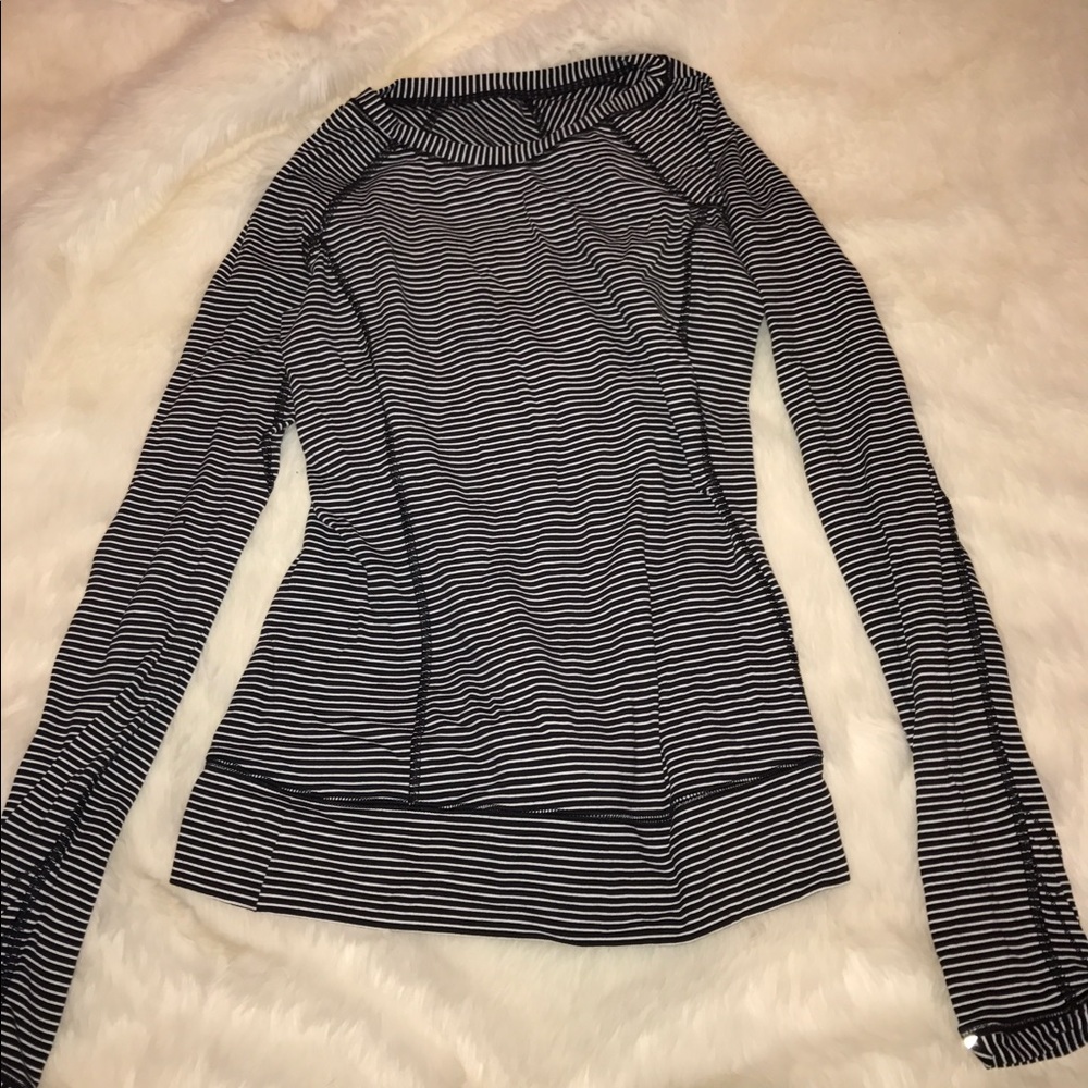 Lululemon size 4 long sleeve