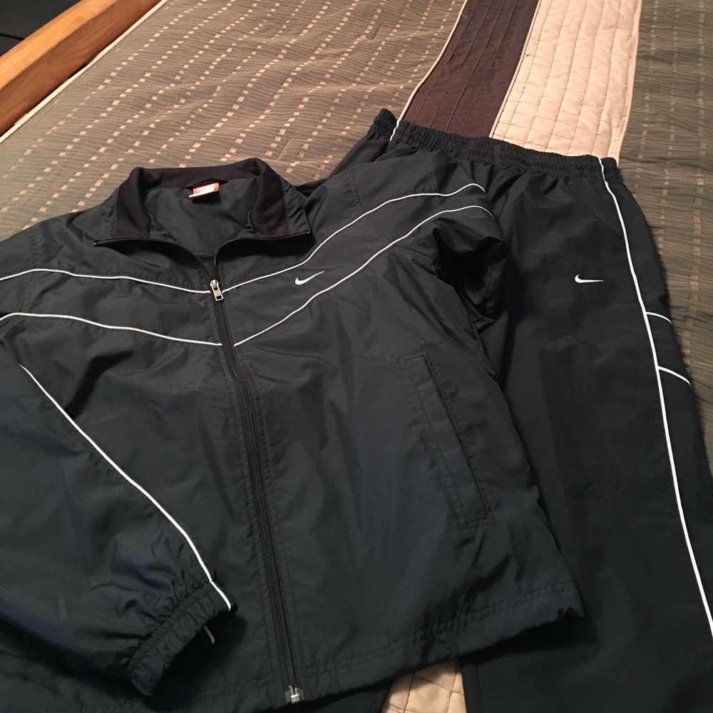 Mens med. Nike tracksuit black EUC 🌟🌟