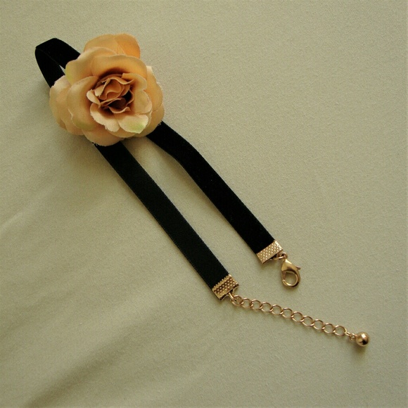 Black Velvet Rose Choker - Picture 2 of 3