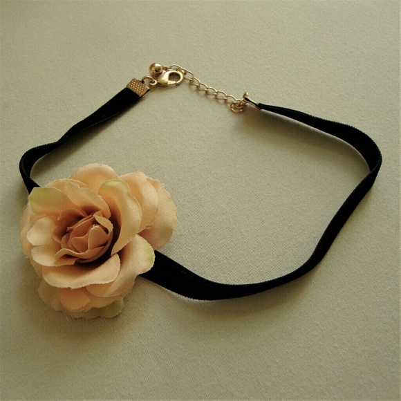 Black Velvet Rose Choker - Picture 3 of 3