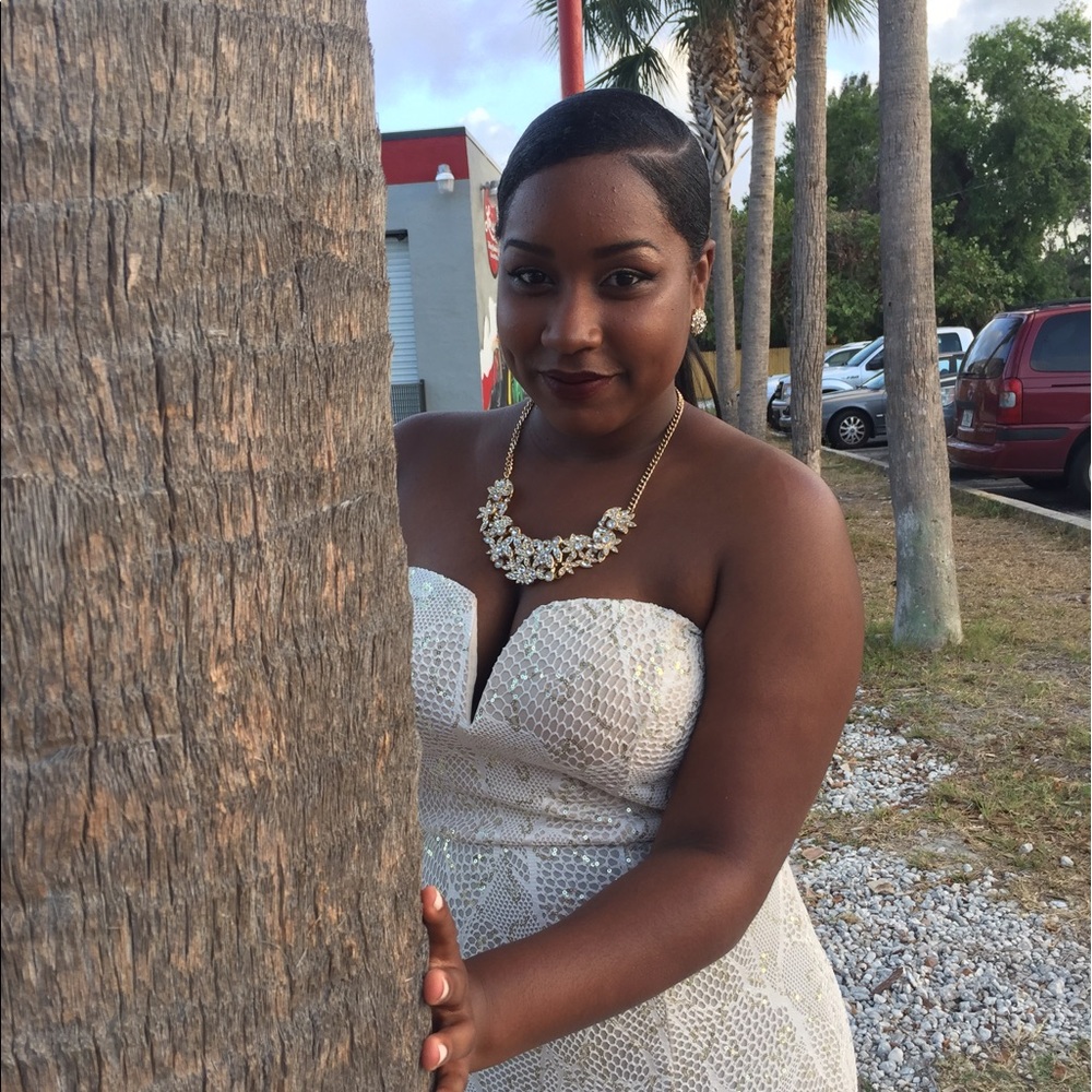 Meet your Posher, Monique