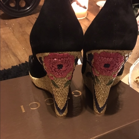 Gucci Espadrilles with Floral Detail - Picture 4 of 6