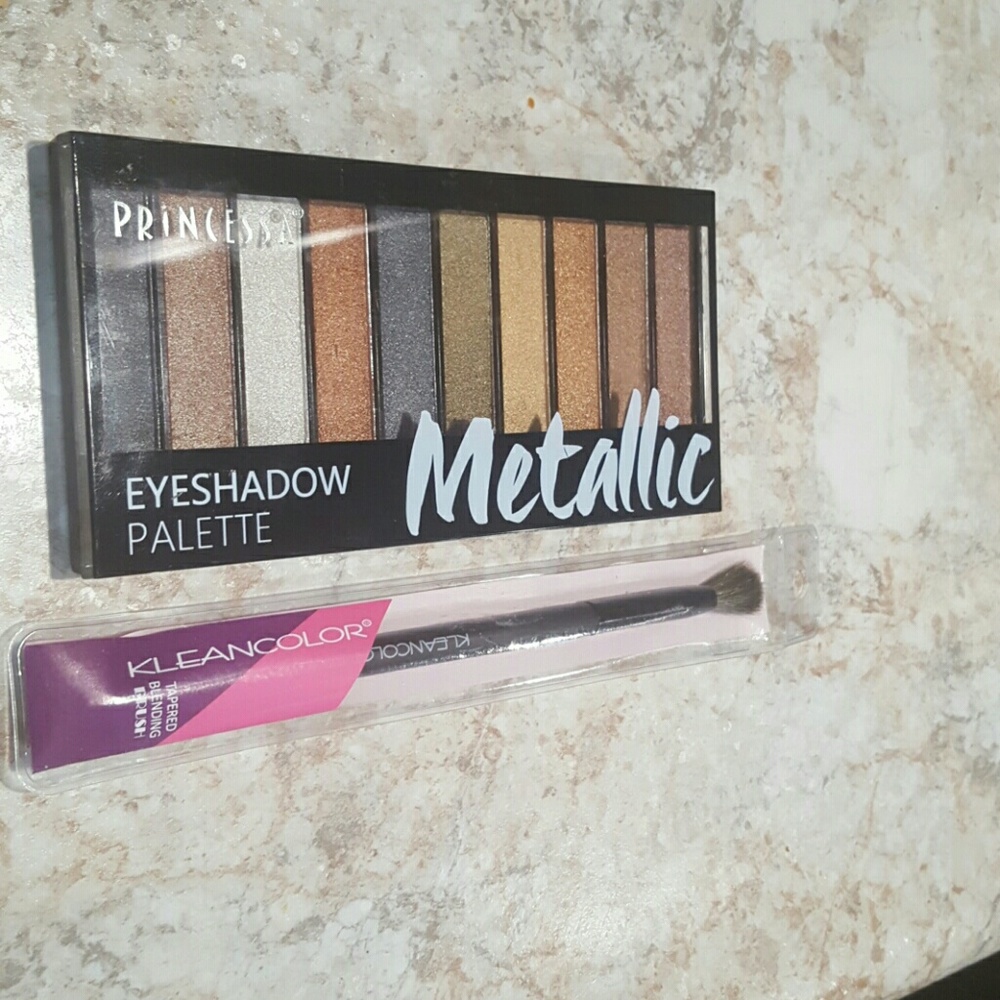 New Eye shadow and brush
