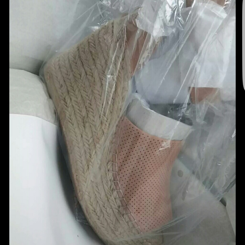 Marc fisher light pink nubunk wedges size 7