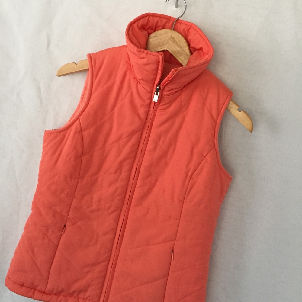 ⬇️ Fleece-lined Izod Vest in Bright Coral
