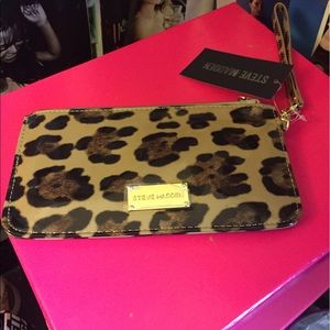 NWT • Steve Madden Wristlet