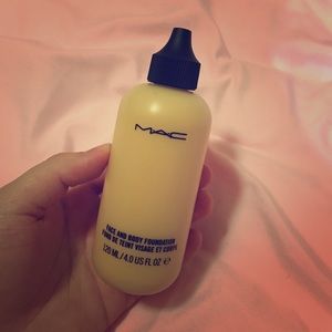 Mac Face & Body Foundation