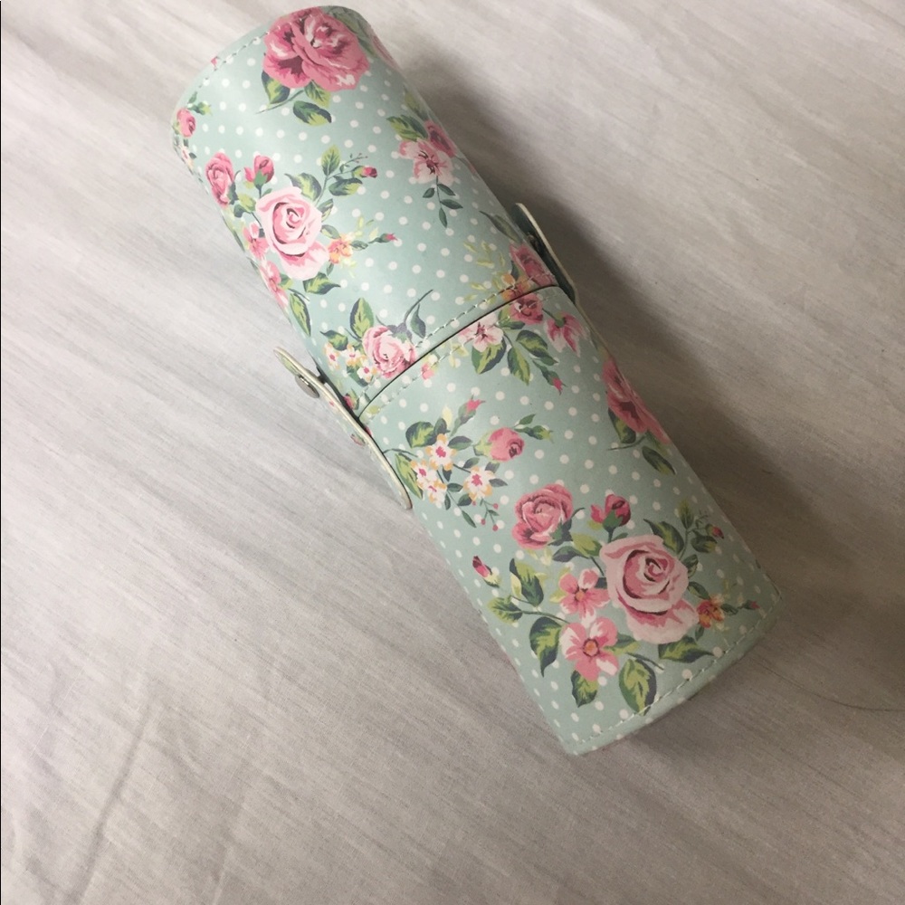 Floral make up brush holder