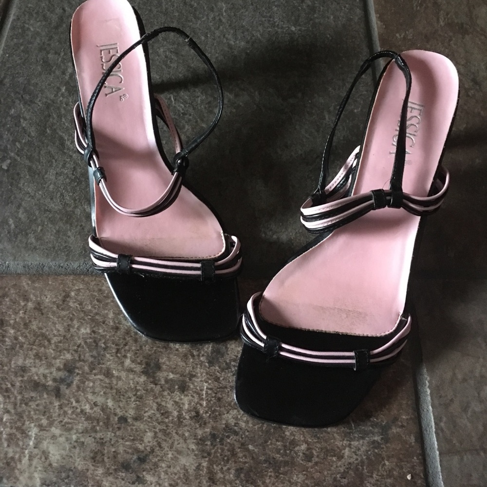 Black and pink Sanford by Jessica 3"heel size 8