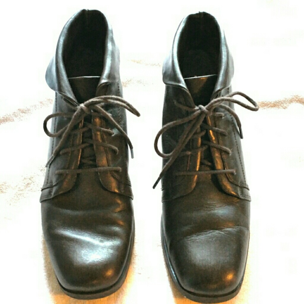 SOLD  Vtg. Brown Leather Boots - Picture 5 of 7