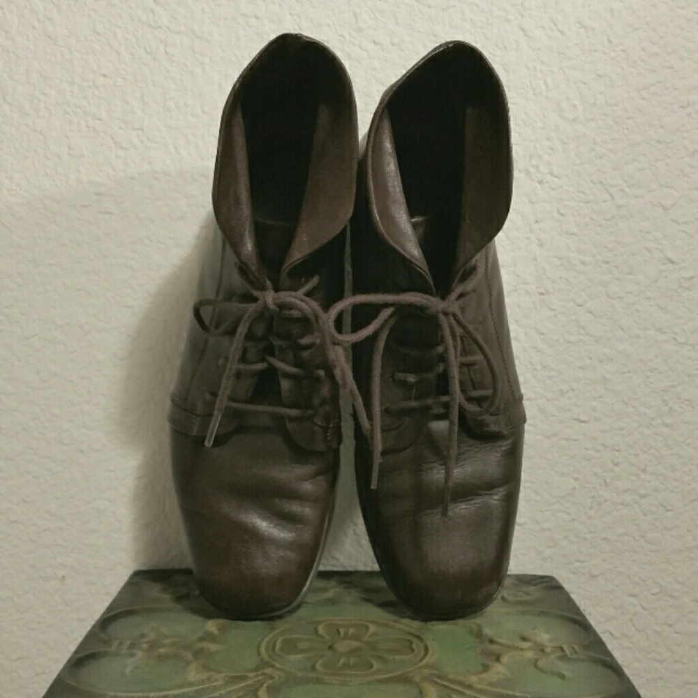 SOLD  Vtg. Brown Leather Boots - Picture 3 of 7