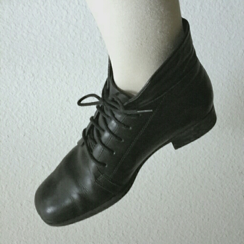 SOLD  Vtg. Brown Leather Boots - Picture 4 of 7