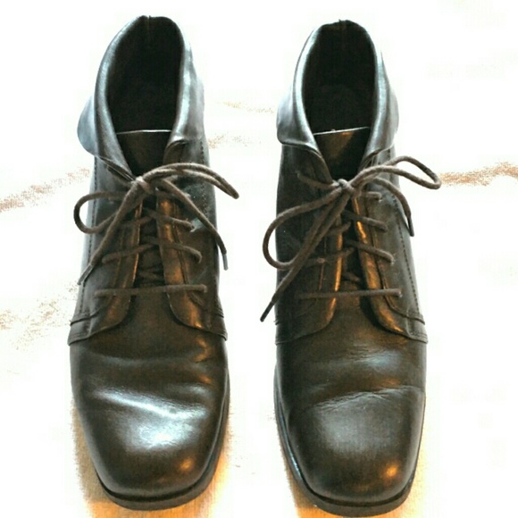 SOLD Vtg. Brown Leather Boots - Picture 5 of 7
