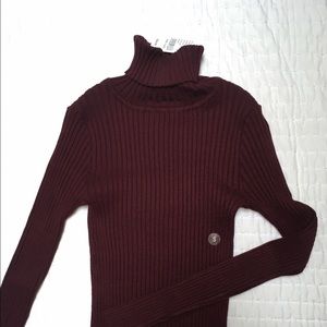 Maroon turtle neck