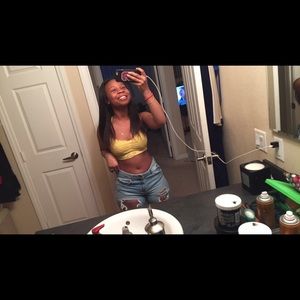 Meet your Posher, Emani